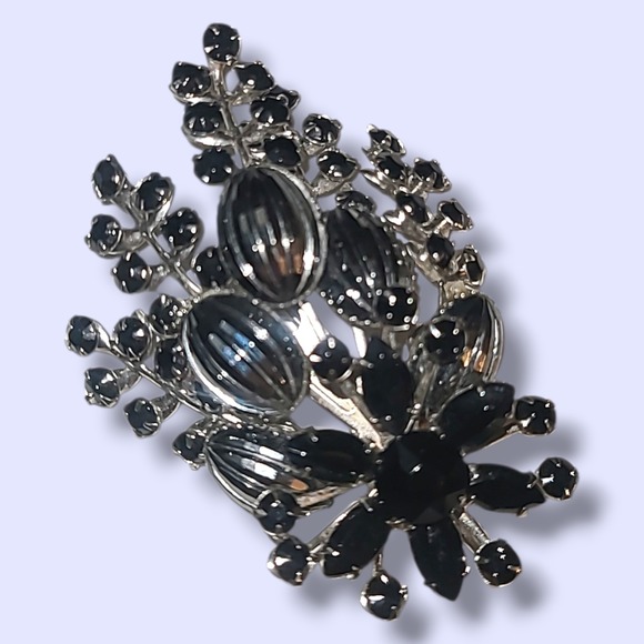 Estate Jewelry - Vintage Black Rhinestone Floral Spray‎ Brooch Silver Tone Glass Pin Mid Century